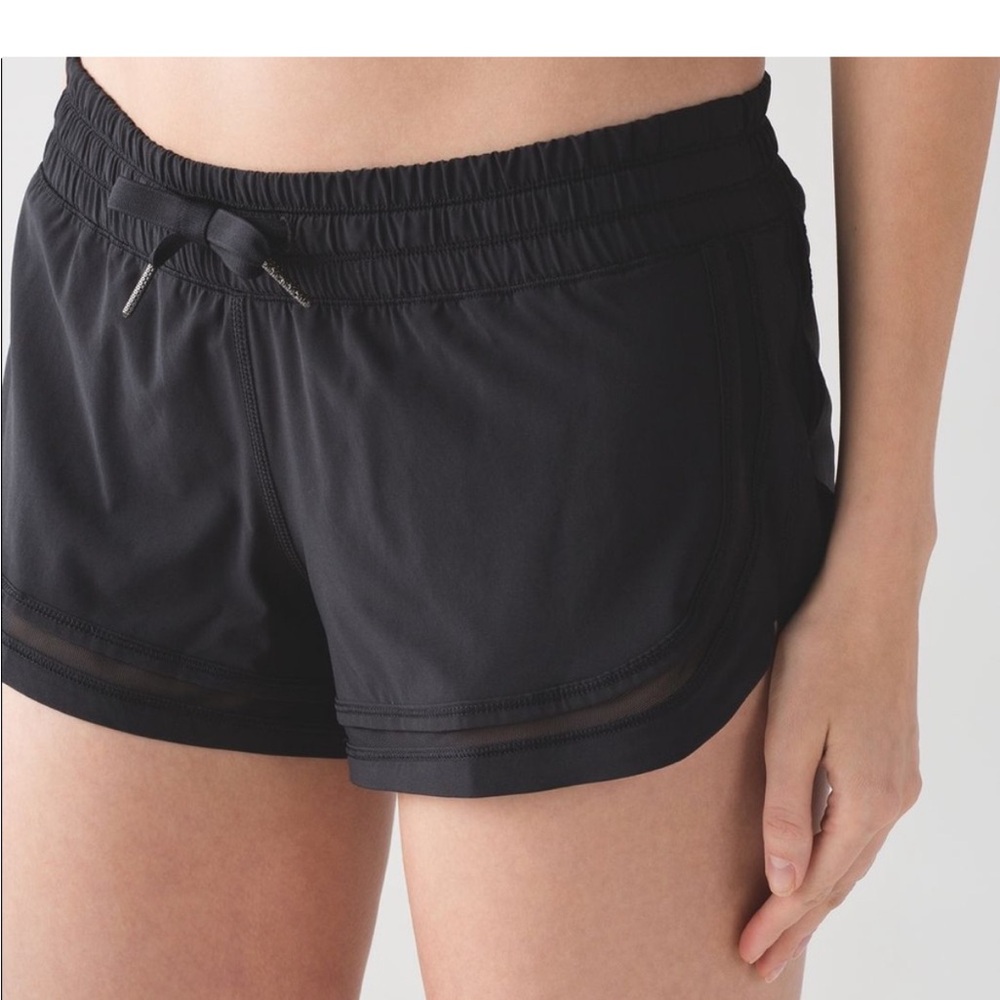 Lululemon  women black shorts